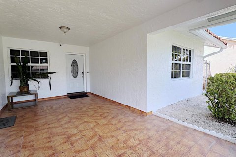 Casa en venta en Dania Beach, Florida, 5 dormitorios, 182.92 m2 № 2192668 - foto 5