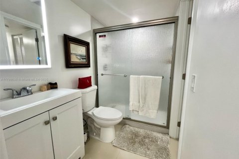Condo in North Miami Beach, Florida, 1 bedroom  № 1731451 - photo 18