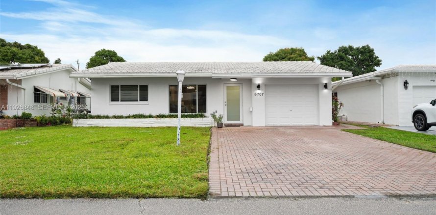 Casa en Tamarac, Florida 2 dormitorios, 113.9 m2 № 1987713