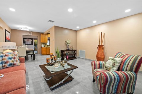Casa en venta en Tamarac, Florida, 2 dormitorios, 113.9 m2 № 1987713 - foto 6