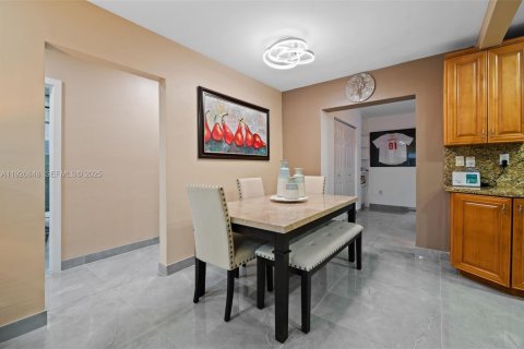 Casa en venta en Tamarac, Florida, 2 dormitorios, 113.9 m2 № 1987713 - foto 7