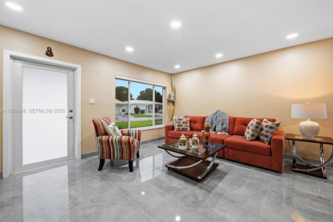 Casa en venta en Tamarac, Florida, 2 dormitorios, 113.9 m2 № 1987713 - foto 5