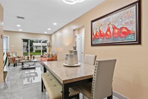 Casa en venta en Tamarac, Florida, 2 dormitorios, 113.9 m2 № 1987713 - foto 9