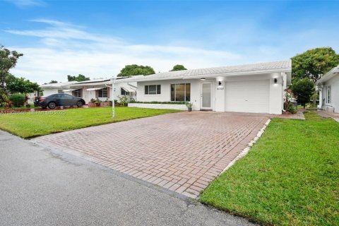 Casa en venta en Tamarac, Florida, 2 dormitorios, 113.9 m2 № 1987713 - foto 2