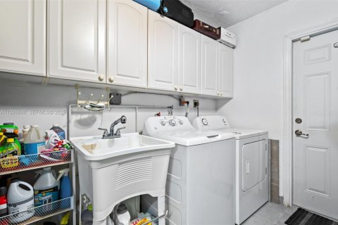 Casa en venta en Tamarac, Florida, 2 dormitorios, 113.9 m2 № 1987713 - foto 20