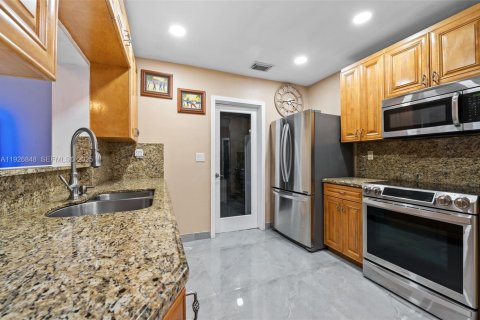 Casa en venta en Tamarac, Florida, 2 dormitorios, 113.9 m2 № 1987713 - foto 3