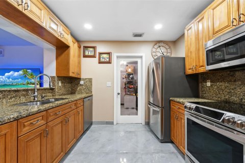 Casa en venta en Tamarac, Florida, 2 dormitorios, 113.9 m2 № 1987713 - foto 4