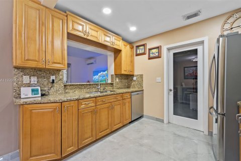 Casa en venta en Tamarac, Florida, 2 dormitorios, 113.9 m2 № 1987713 - foto 12
