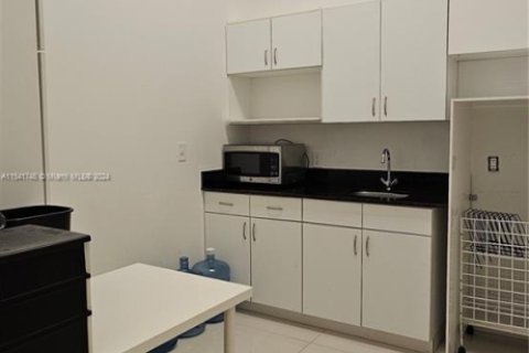 Propiedad comercial en venta en Miami, Florida № 1985174 - foto 7