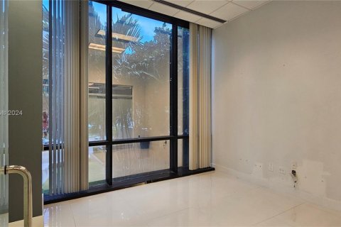 Propiedad comercial en venta en Miami, Florida № 1985174 - foto 8