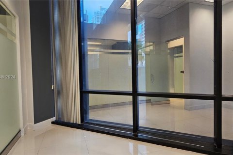 Propiedad comercial en venta en Miami, Florida № 1985174 - foto 11