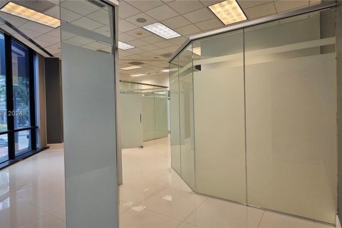 Propiedad comercial en venta en Miami, Florida № 1985174 - foto 4