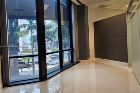 Propiedad comercial en venta en Miami, Florida № 1985174 - foto 5