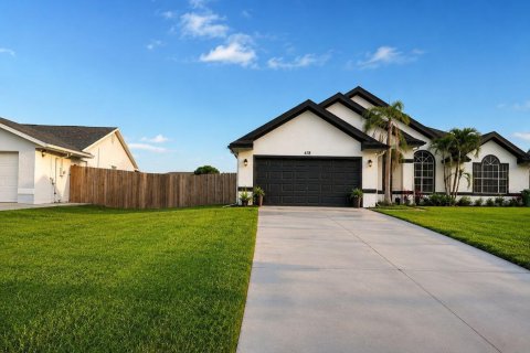 Casa en Port St. Lucie, Florida 2 dormitorios, 87.14 m2 № 2272390