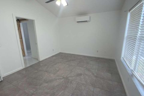 Casa en alquiler en Port St. Lucie, Florida, 2 dormitorios, 87.14 m2 № 2272390 - foto 11