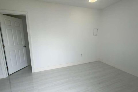Casa en alquiler en Port St. Lucie, Florida, 2 dormitorios, 87.14 m2 № 2272390 - foto 3
