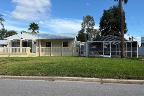 House in Tampa, Florida 6 bedrooms, 268.3 sq.m. № 1919721 - photo 3