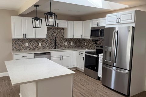 House in Tampa, Florida 6 bedrooms, 268.3 sq.m. № 1919721 - photo 11