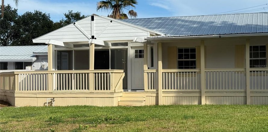 House in Tampa, Florida 6 bedrooms, 268.3 sq.m. № 1919721
