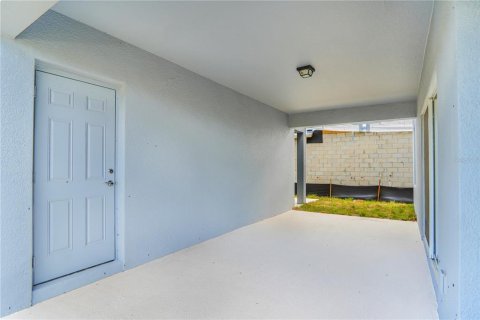 House in Clermont, Florida 4 bedrooms, 217.48 sq.m. № 2101148 - photo 24