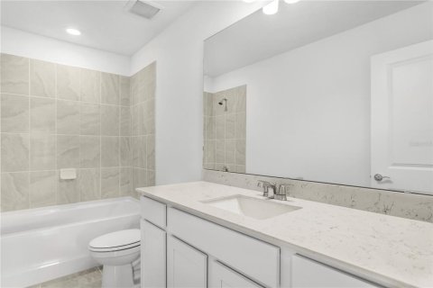 House in Clermont, Florida 4 bedrooms, 217.48 sq.m. № 2101148 - photo 22