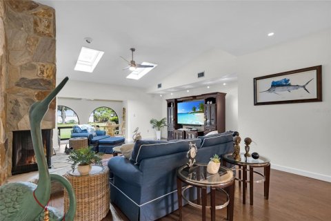 Condo in Eustis, Florida, 3 bedrooms  № 1902171 - photo 11