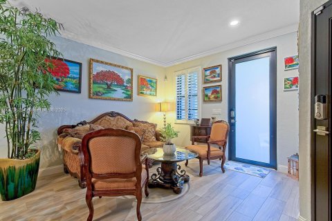 Townhouse in Hialeah, Florida 3 bedrooms, 150.59 sq.m. № 1697171 - photo 4