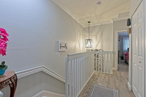 Townhouse in Hialeah, Florida 3 bedrooms, 150.59 sq.m. № 1697171 - photo 12