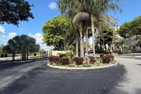 Condominio en Oakland Park, Florida, 2 dormitorios № 2242438