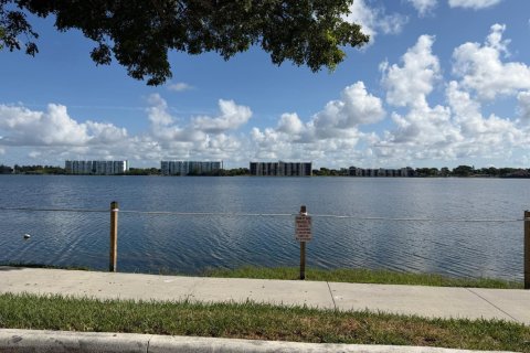 Condominio en venta en Oakland Park, Florida, 2 dormitorios, 85.47 m2 № 2242438 - foto 18
