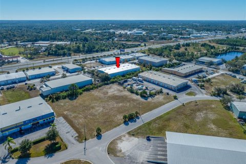 Immobilier commercial à louer à Hudson, Floride: 1858.05 m2 № 1782359 - photo 3