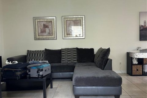 Townhouse in Kissimmee, Florida 4 bedrooms, 152.55 sq.m. № 1913539 - photo 5