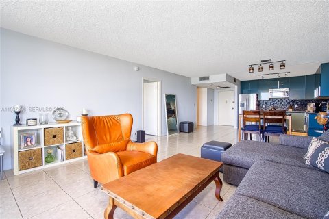 Снять в аренду кондоминиум в Халландейл-Бич, Флорида 1 спальня, 88.26м2, № 1995638 - фото 17
