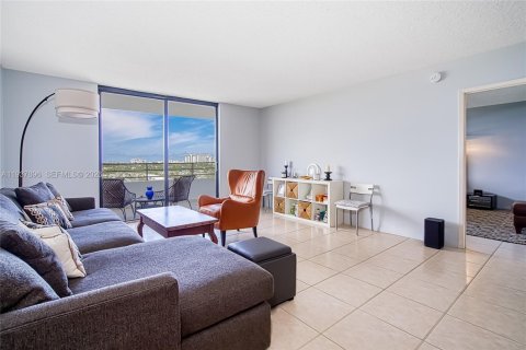 Снять в аренду кондоминиум в Халландейл-Бич, Флорида 1 спальня, 88.26м2, № 1995638 - фото 15