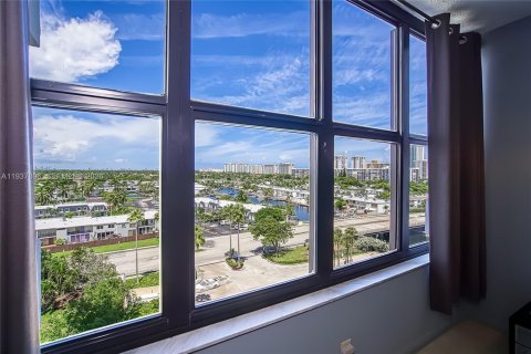 Снять в аренду кондоминиум в Халландейл-Бич, Флорида 1 спальня, 88.26м2, № 1995638 - фото 23