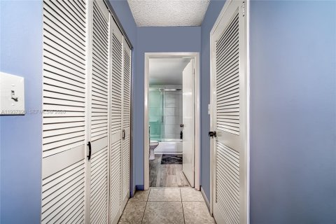 Снять в аренду кондоминиум в Халландейл-Бич, Флорида 1 спальня, 88.26м2, № 1995638 - фото 24