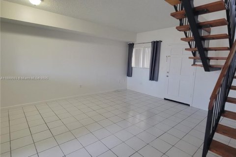Casa en alquiler en Hialeah, Florida, 2 dormitorios, 83.61 m2 № 1941123 - foto 3