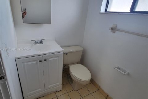 Casa en alquiler en Hialeah, Florida, 2 dormitorios, 83.61 m2 № 1941123 - foto 6