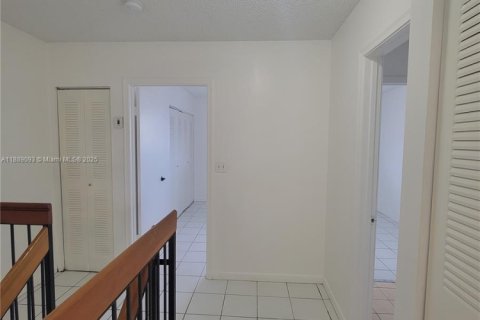 Casa en alquiler en Hialeah, Florida, 2 dormitorios, 83.61 m2 № 1941123 - foto 7