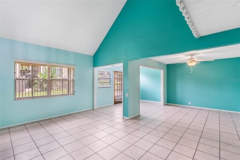 Condo in Altamonte Springs, Florida, 2 bedrooms  № 1885047 - photo 16