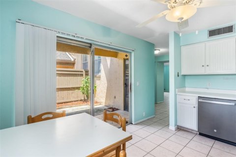 Condo in Altamonte Springs, Florida, 2 bedrooms  № 1885047 - photo 10