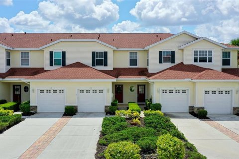 Adosado en North Port, Florida 2 dormitorios, 117.8 m2 № 2142692