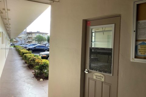 Condominio en alquiler en Lauderdale Lakes, Florida, 2 dormitorios, 87.7 m2 № 1989604 - foto 7