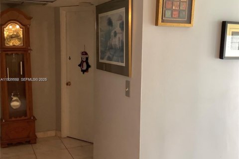 Condominio en alquiler en Lauderdale Lakes, Florida, 2 dormitorios, 87.7 m2 № 1989604 - foto 4