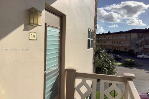 Condominio en alquiler en Lauderdale Lakes, Florida, 2 dormitorios, 87.7 m2 № 1989604 - foto 1