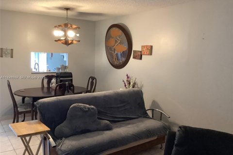 Condominio en alquiler en Lauderdale Lakes, Florida, 2 dormitorios, 87.7 m2 № 1989604 - foto 3