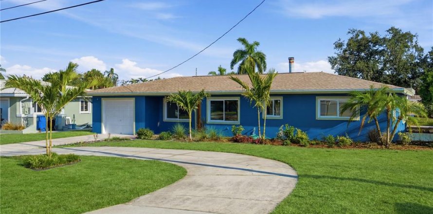 Villa ou maison à Saint Petersburg, Floride 3 chambres, 183.02 m2 № 2420062