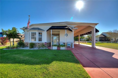 House in Polk City, Florida 2 bedrooms, 149.2 sq.m. № 2394206