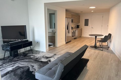 Condo in Miami, Florida, 1 bedroom  № 2059989 - photo 2