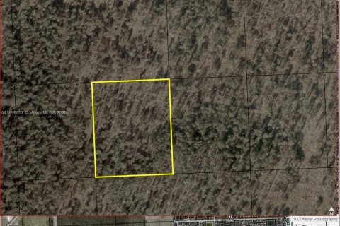 Commercial property in Miami, Florida № 1951935